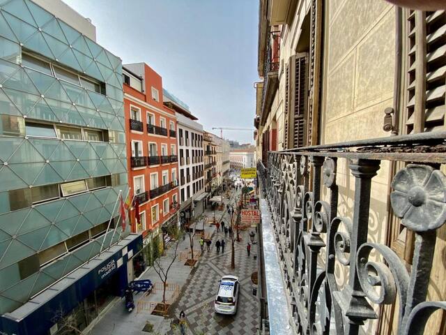 Familiar apartamento en Sol – Madrid gallery image 2