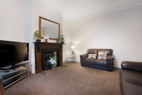 Unique 5BR in Queen street