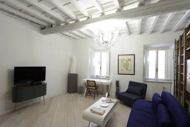 Large 2BR/2BT at Campo de Fiori