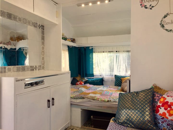 Удобен кревет, за 2 лица.