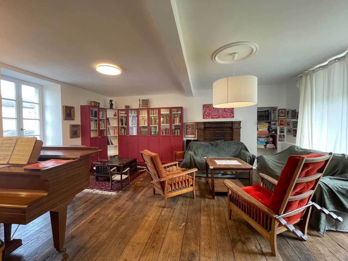 Top Airbnb: House for 13 – large garden – steps from the beach à Erquy