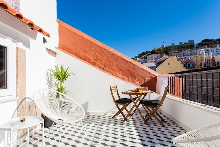 Amazing Loft & Terrace with Castle View at Baixa