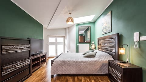 Successful Airbnb property: High End Apt in Krakow Old Town (AC,Netflix,Prime) in Kraków
