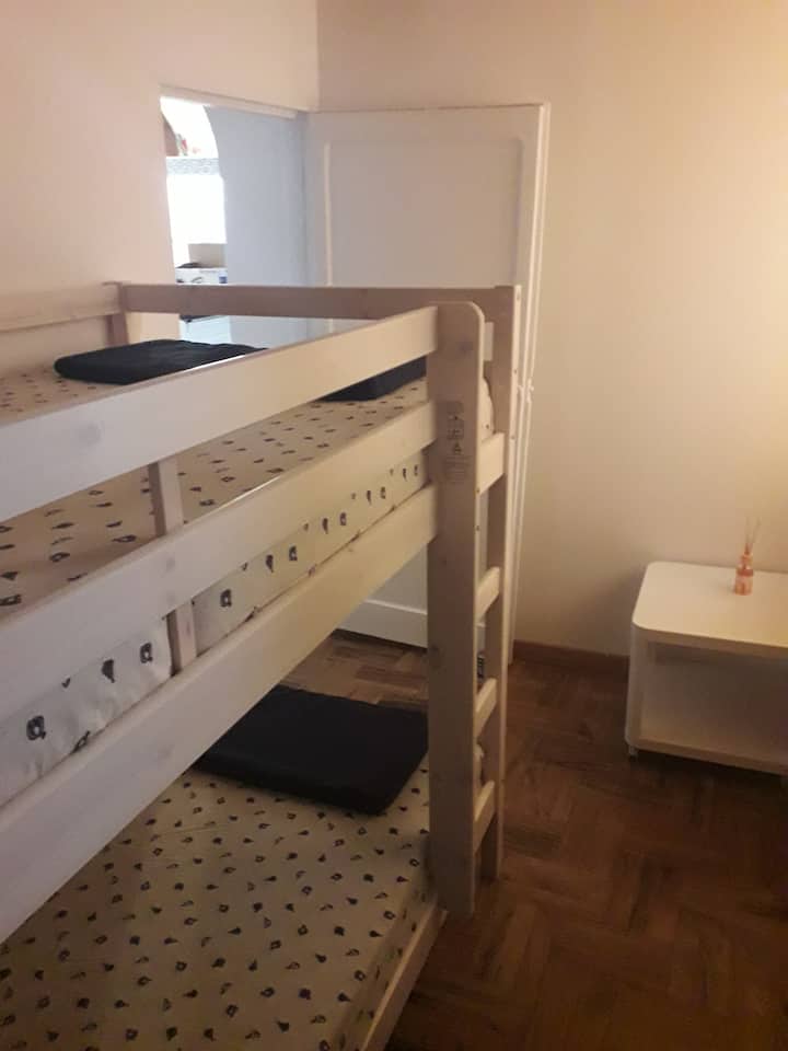 Chambre avec lit superposé