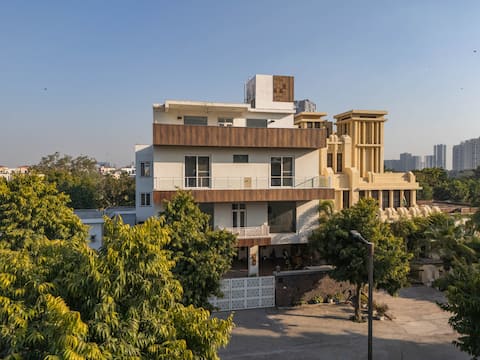 Noida Nr Golfwood | 8BR @Golfwood Manor