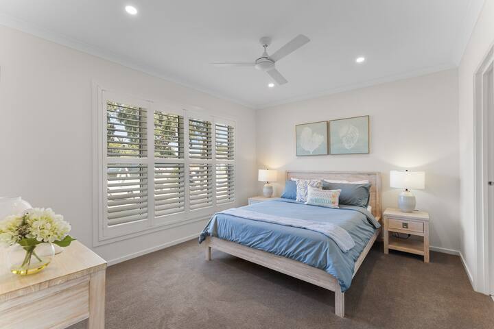 สะดวกสบายและเป็นส่วนตัวพร้อมเตียงควีนไซส์พักผ่อน