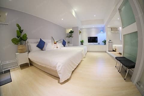 NY-Seven Ximending Business District 1-7 Person Group/Taipei Station