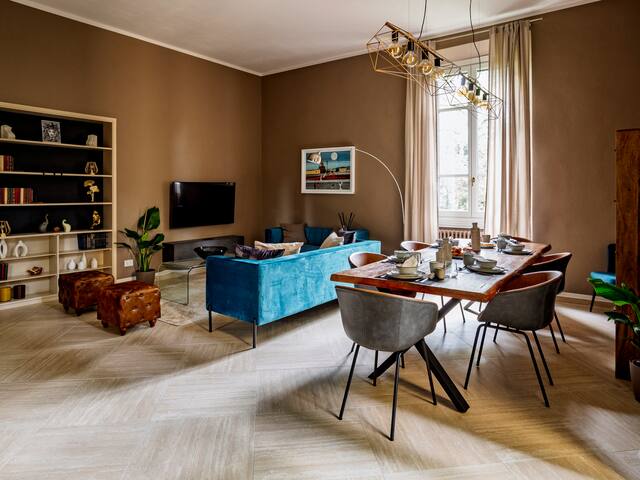 Elegant Apartment in Historic Florence Villa gallery image 2