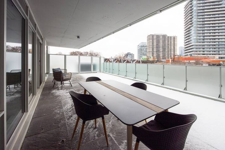 Luxury living at its finest:Pvt Terrace & Parking gallery image 3