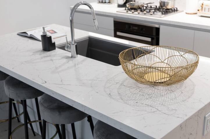 Luxury living at its finest:Pvt Terrace & Parking gallery image 2