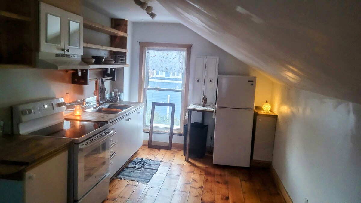 Charming Loft Escape - Lofts for Rent in Guelph, Ontario Charming Loft Escape - Lofts for Rent in Guelph, Ontario