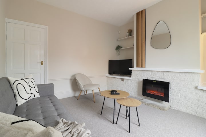Yasmin's 2 Bed | Great For Workers | Free Parking - Sheffield