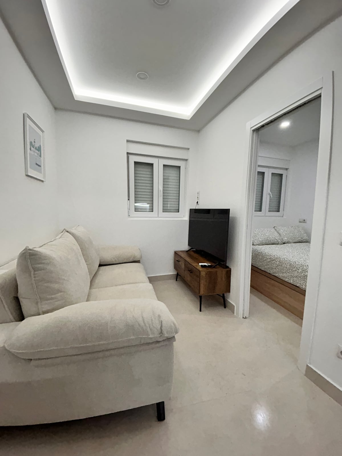 Top Airbnb: AeroSuites101 Madrid Accommodation in Barajas