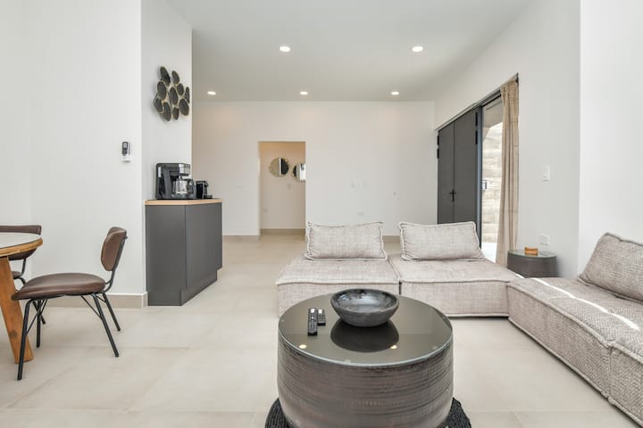Brand New/ Modern 3bd / 3.5 Bath With Private Pool - Aruba