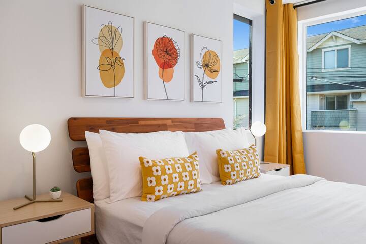 Walk to CapHill 4B2.5B Sleeps 8 w/Rooftop Deck gallery image 4