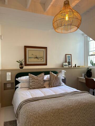 Modern Woodstock Retreat gallery image 5