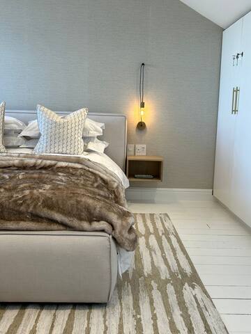 Modern Woodstock Retreat gallery image 3