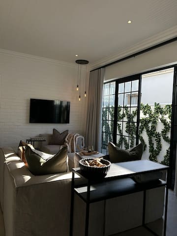 Modern Woodstock Retreat