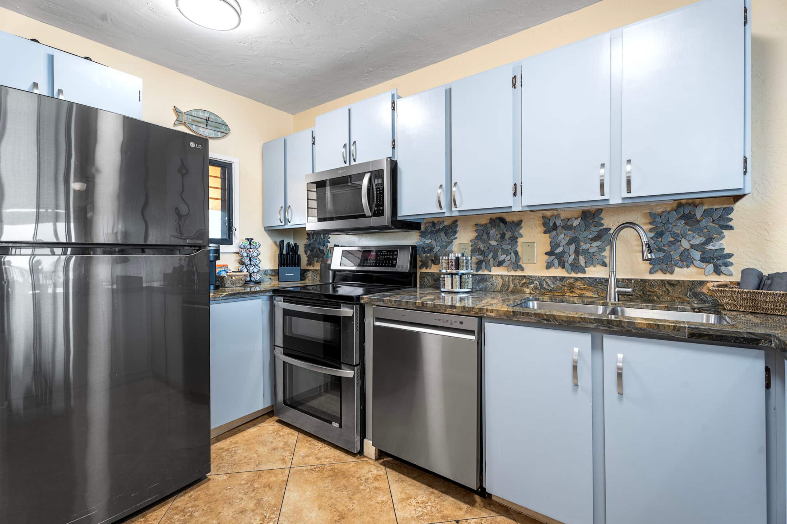 Charming 2 Bedroom/2 Bath with A/C #208 - Image 7
