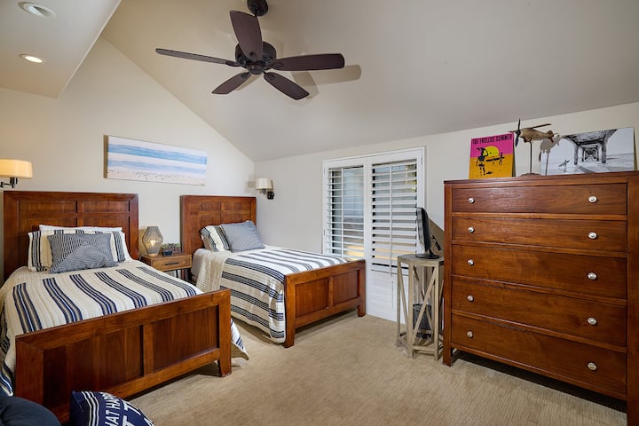 Krevate të rinj në dhomën e dytë të gjumit 