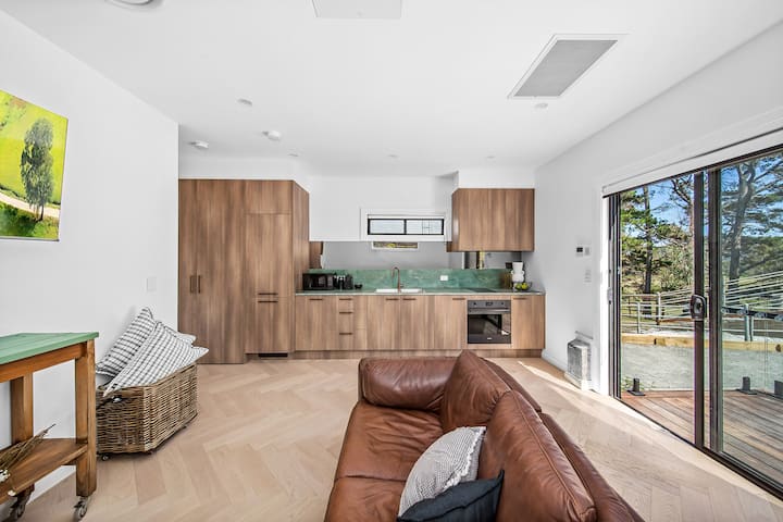 Rustic Luxury At The Old Dairy – Couples Escape - Burrawang