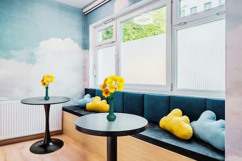 Top performing Airbnb: Unique City Escape: 5* Location, Self Check-in in Gesundbrunnen
