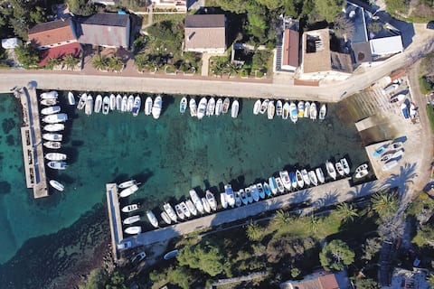 Popular Airbnb listing: Beachfront house Melata in Molat