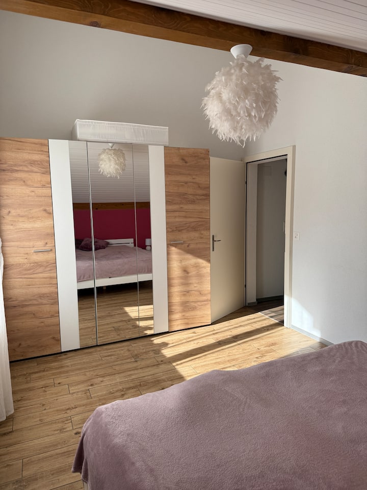 Спалната соба има клима уред