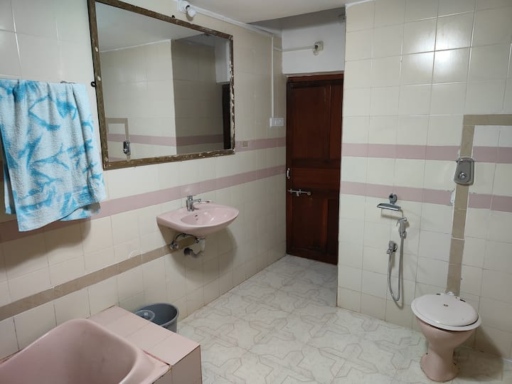 Full bathroom 2 image 1