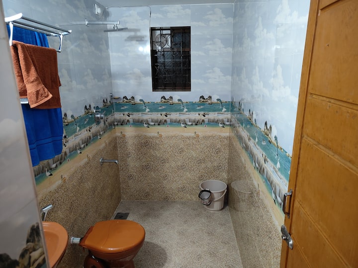 Full bathroom 4 image 2
