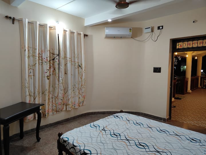 Bedroom 1 image 1