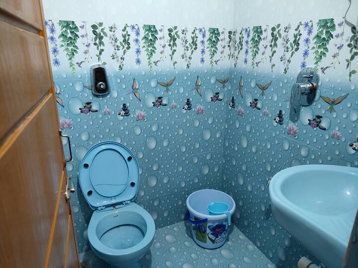 Full bathroom 3 image 1