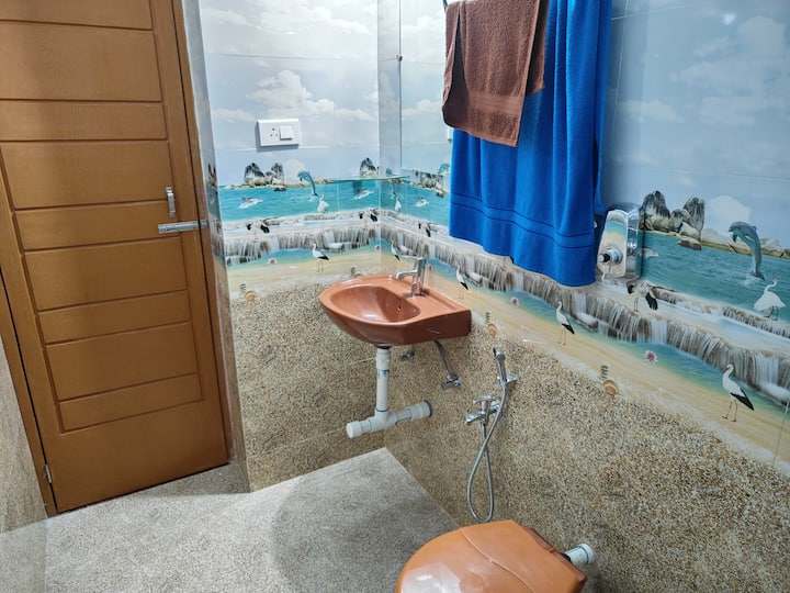 Full bathroom 4 image 1