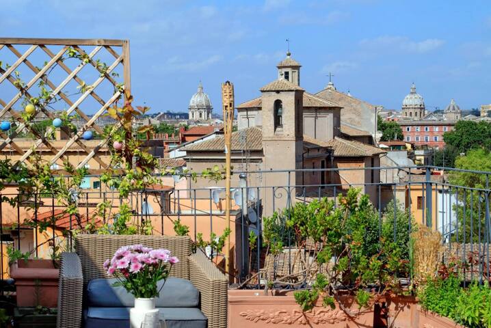 *Amazing penthouse rooftop terrace in Trastevere gallery image 3