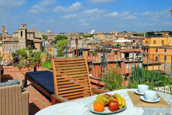 *Amazing penthouse rooftop terrace in Trastevere gallery image 2