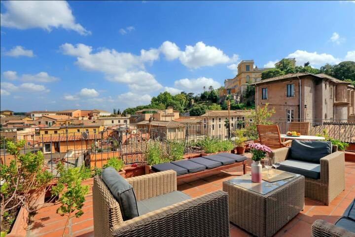 *Amazing penthouse rooftop terrace in Trastevere
