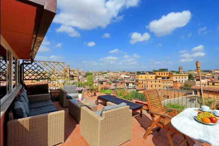 *Amazing penthouse rooftop terrace in Trastevere gallery image 4