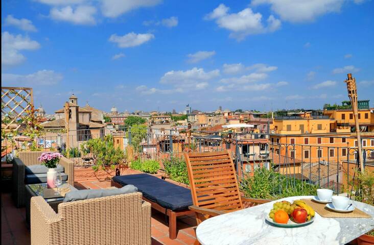 *Amazing penthouse rooftop terrace in Trastevere gallery image 5