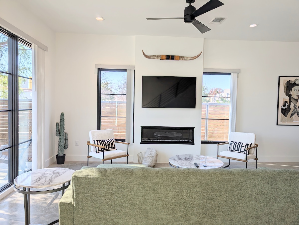 Popular Airbnb listing: New Home Downtown - walk to Alamo, Riverwalk, more in San Antonio