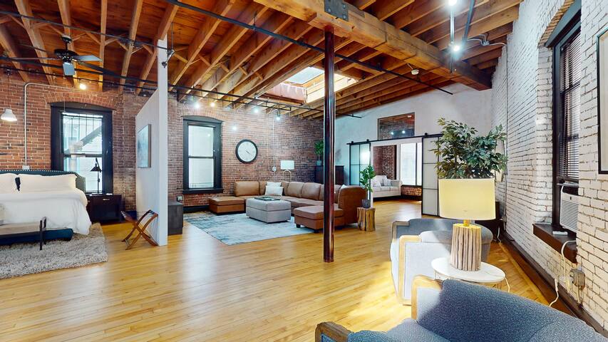 Spacious Back Bay 1BR w/ King & Office