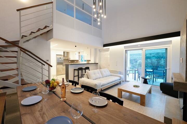 Luxury & Modern Villa with Heated Private Pool gallery image 4