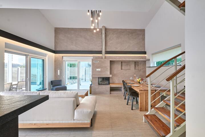 Luxury & Modern Villa with Heated Private Pool gallery image 2