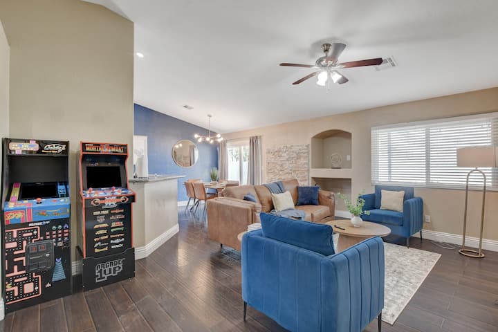 Level Up Lodge: 5-bedroom Arcade Bliss With Grill - Las Vegas