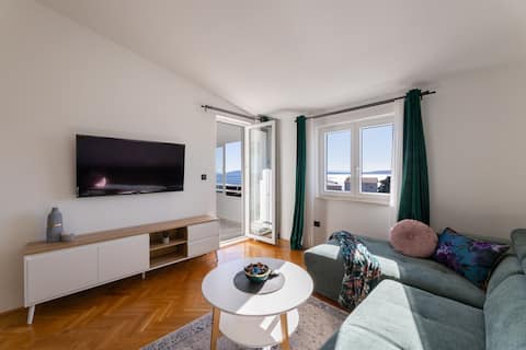 Successful Airbnb property: Seaside - Apartment Angel in Kaštel Štafilić