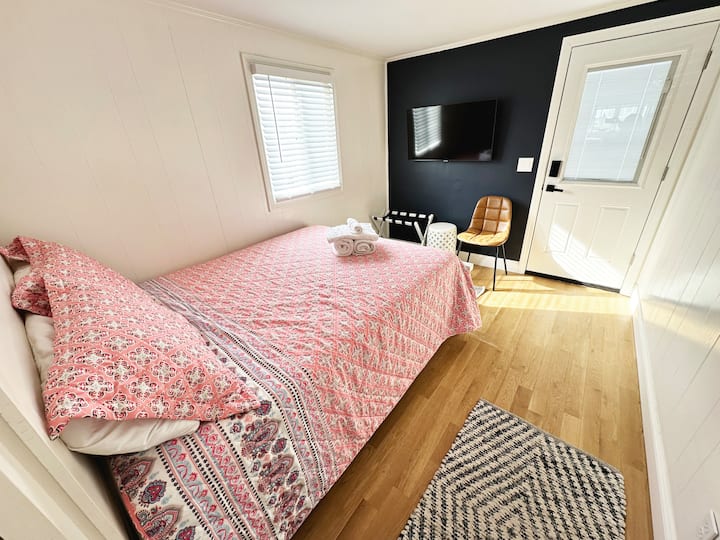 Master bedroom with queen bed