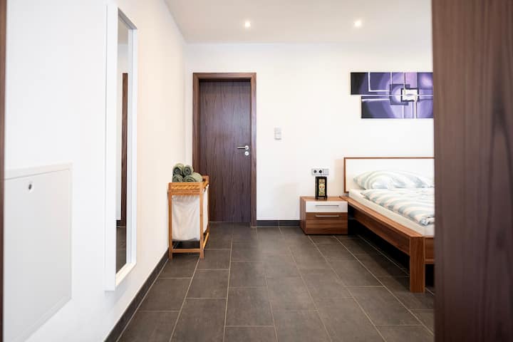 Schlafzimmer 1