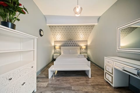 Chic, Spacious Home With Hot Tub + Free Parking!
