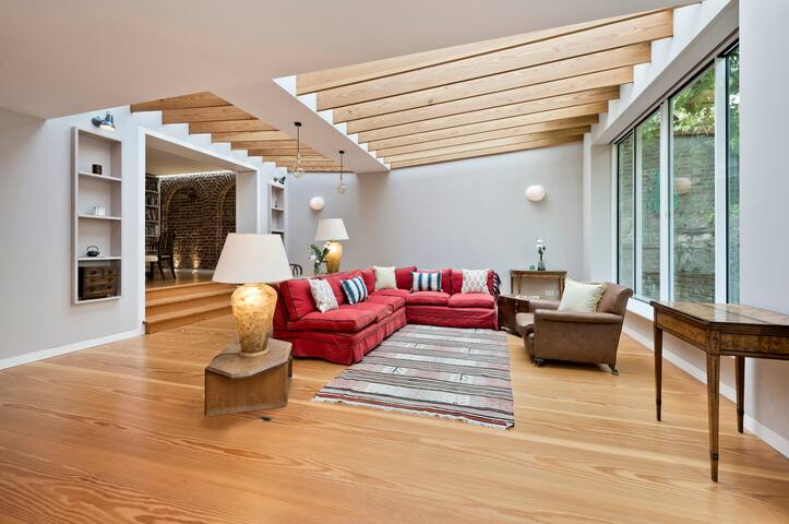 Spacious 5 bedroom Period House gallery image 2