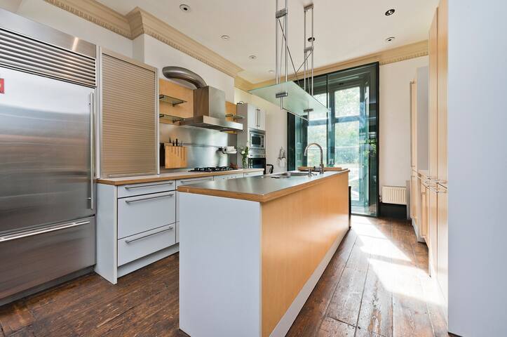 Spacious 5 bedroom Period House gallery image 5