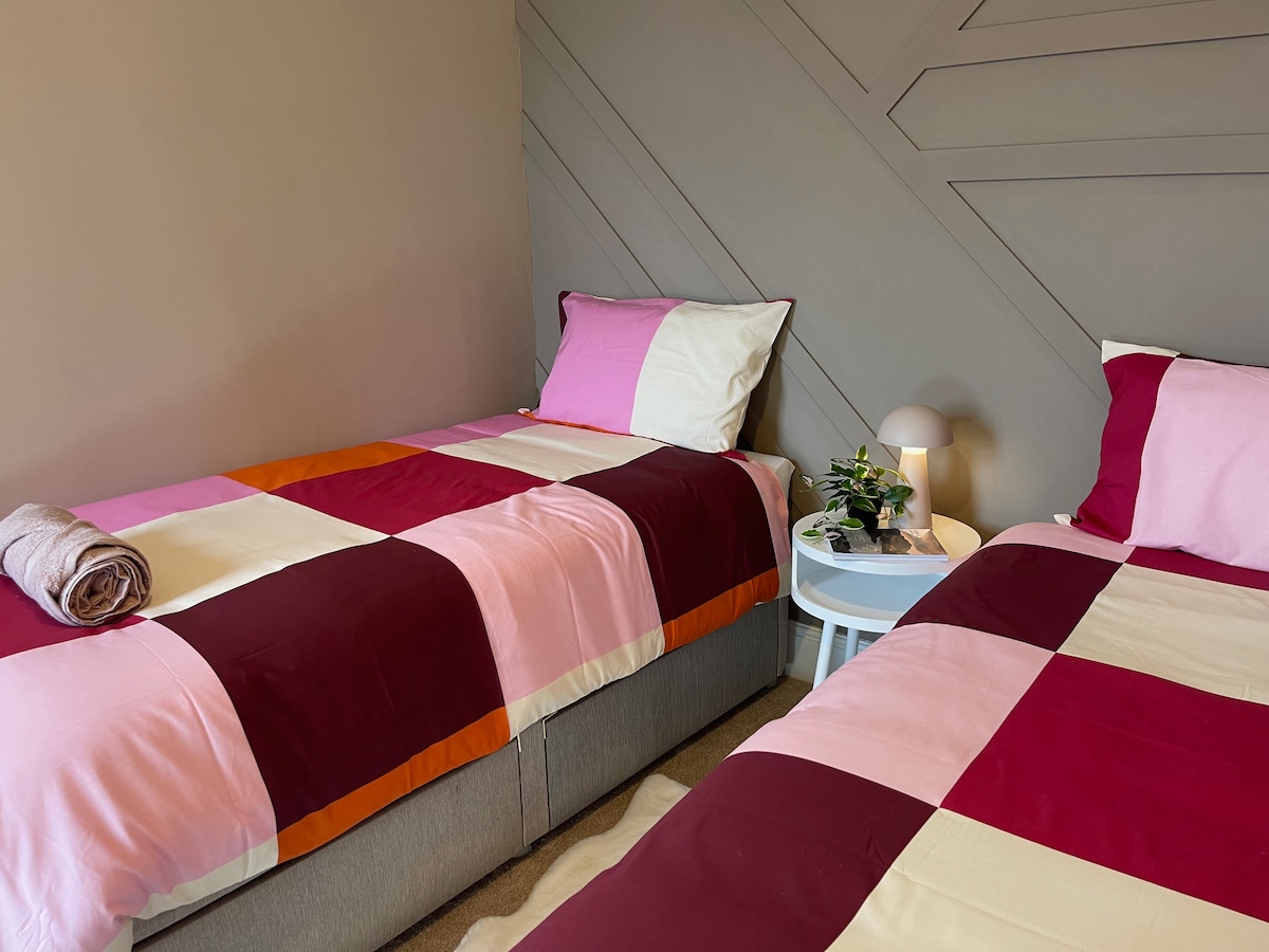 חדר עם שתי מיטות יחיד 